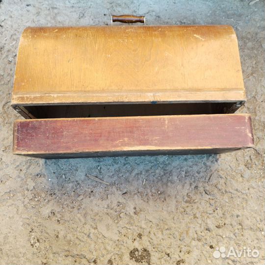 Днище и корпус швейной машинки