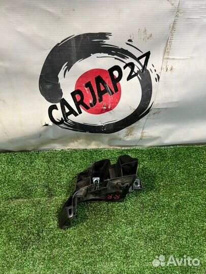 Крепление бампера заднее правое Lexus Ux200 mzaa10