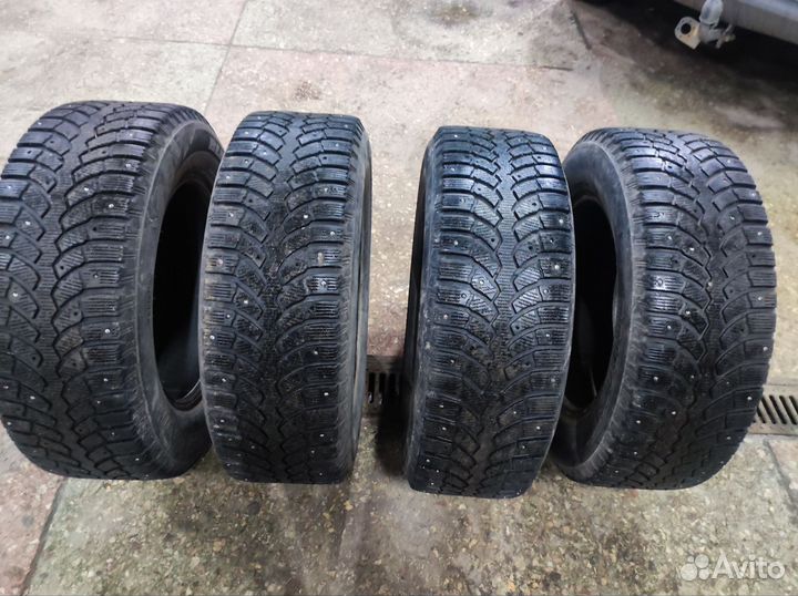 Bridgestone Blizzak Spike-01 215/65 R16