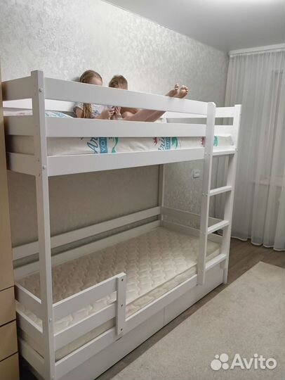 Двухъярусная кровать