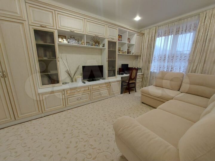 2-к. квартира, 58 м², 4/10 эт.