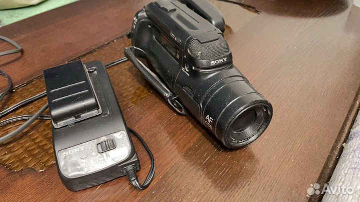 Видеокамера пленочная Sony Handycam Video 8
