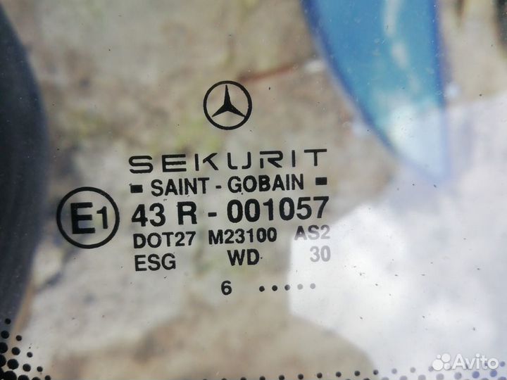 Форточка задняя левая мерседес Mercedes w202 униве