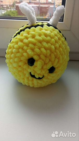 Пчёлка плюшевая