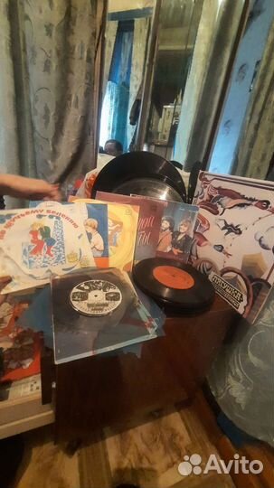 Пластинки разных форматов и Патифон
