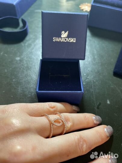 Серебряное кольцо с кристаллами Сваровски