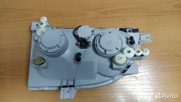 Фары Юджин 1080 левая, правая yuejin 1080 24V