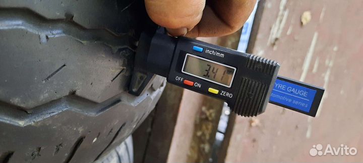 Hankook Radial RA08 215/65 R17 104T