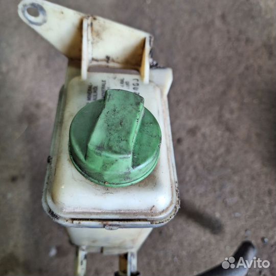 Бачок гидроусилителя Volkswagen Passat B5