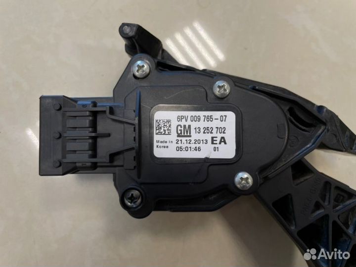 Педаль акселератора Chevrolet Cruze J300 F16D3