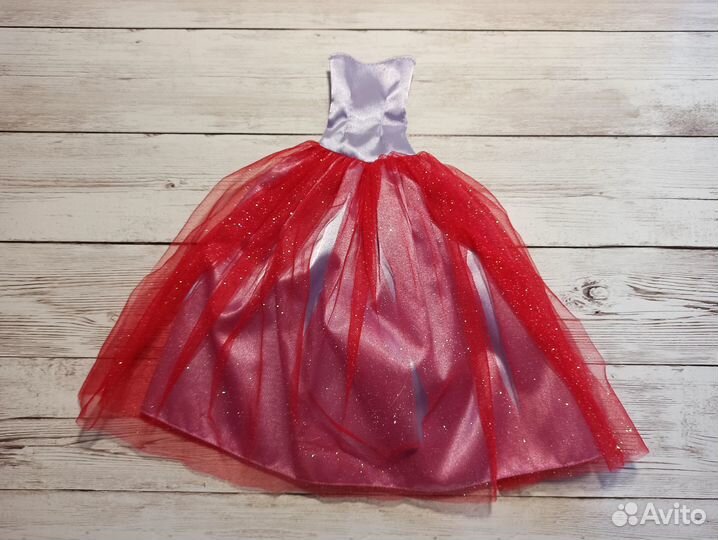 Платье для кукол формата Барби