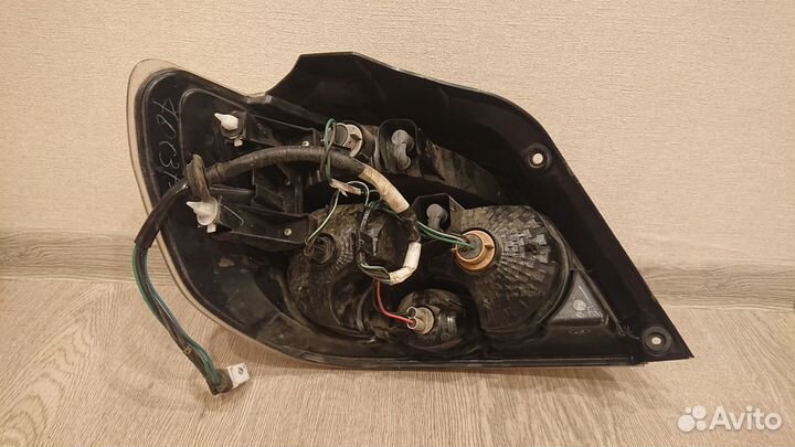 Задний фонарь Mitsubishi Outlander I