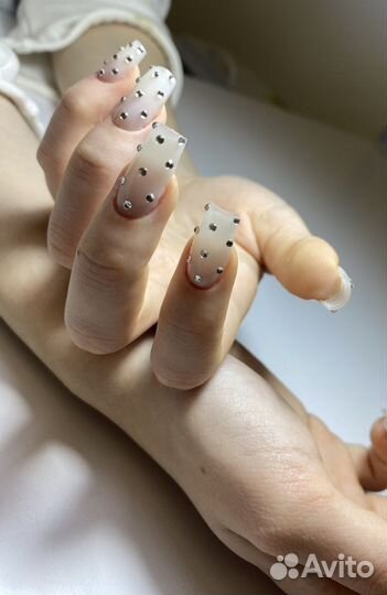 Маникюр, наращивание ногтей на дому