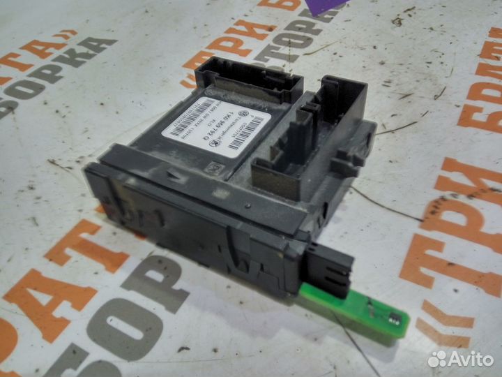 Блок комфорта двери передней правой 1K0959792Q