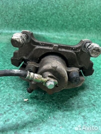 Суппорт для передний Volkswagen Passat