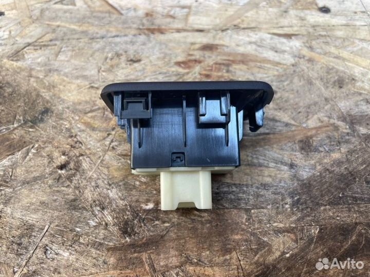 Кнопка стеклоподъемника задняя левая Renault