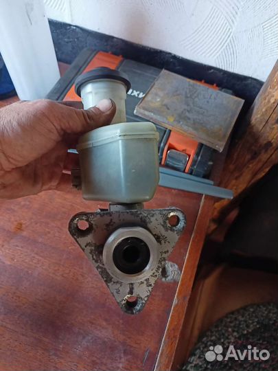 Главный тормозной цилиндр