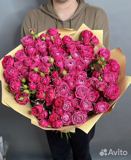 Пионовидные розы букет из ирисов