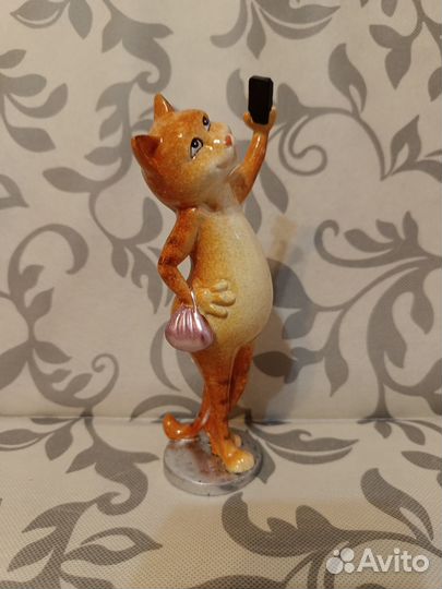 Фарфоровые статуэтки. Кошки коллекционные