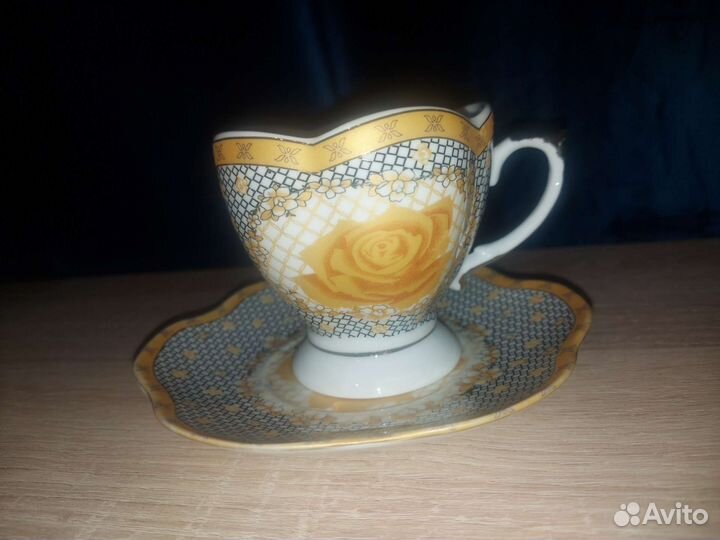 Набор чашек с блюдцами