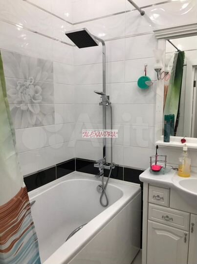 2-к. квартира, 74 м², 4/10 эт.