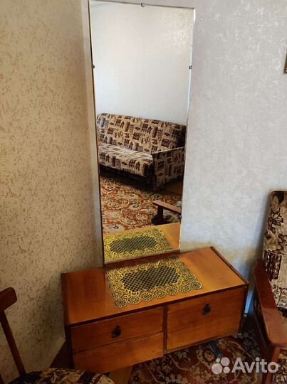 Трюмо с зеркалом