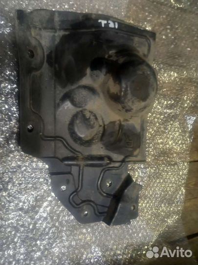 Ниссан Х-трейл Т31 пыльник двигателя