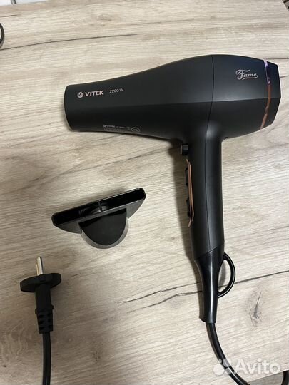 Новый Фен vitek VT 8220