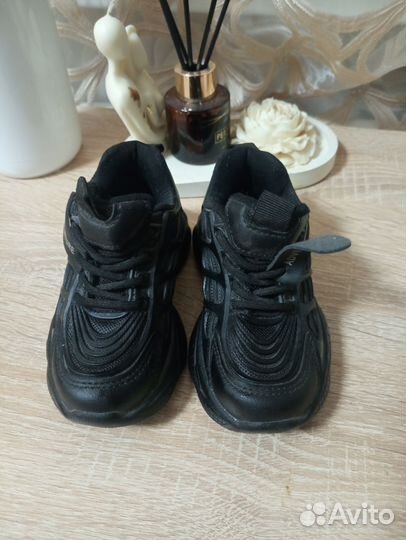 Кроссовки детские 22 размер