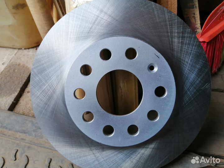 Диск тормозной передний VAG 5Q0 615 301 E