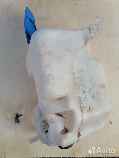 Бачок омывателя Шкода а4 1j0955453n