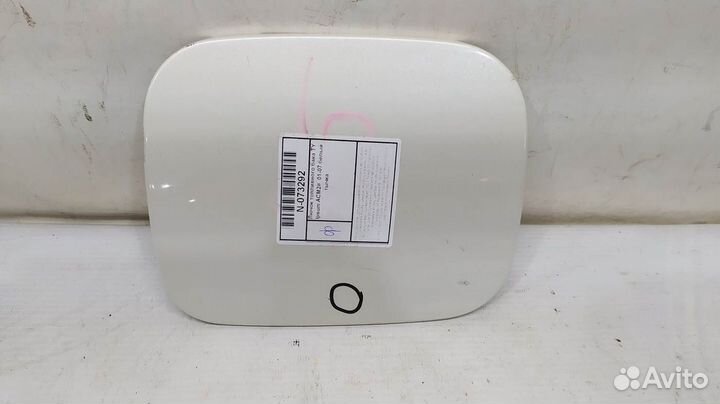 Лючок топливного бака toyota Ipsum ACM2 01-07 белы