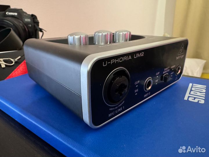 Звуковая карта Behringer U-Phoria UM2