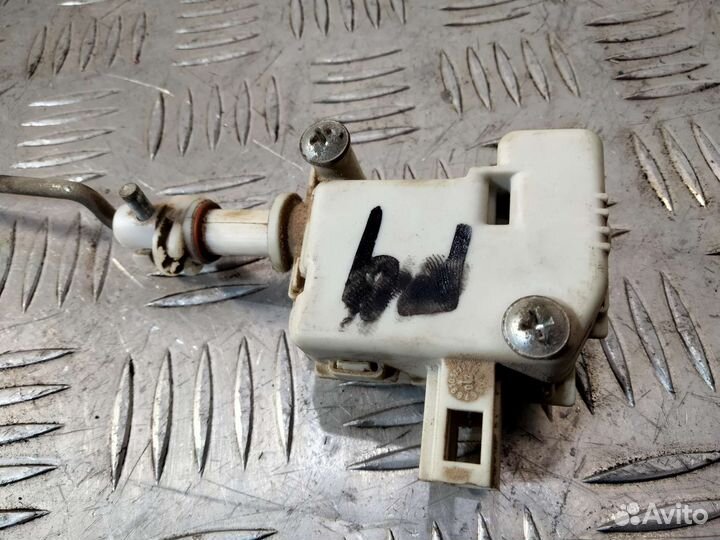 Привод лючка бака Golf IV