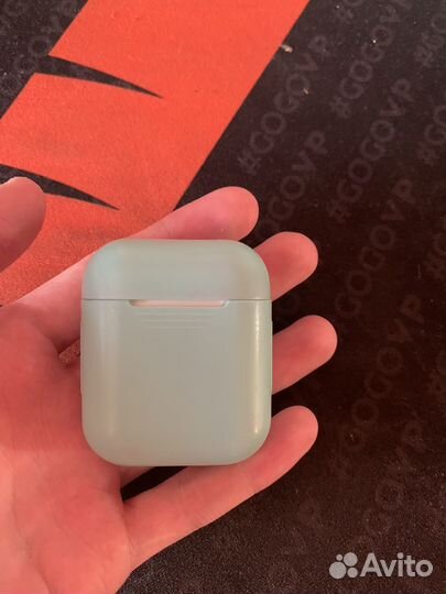 Продаю airpods 1 поколения