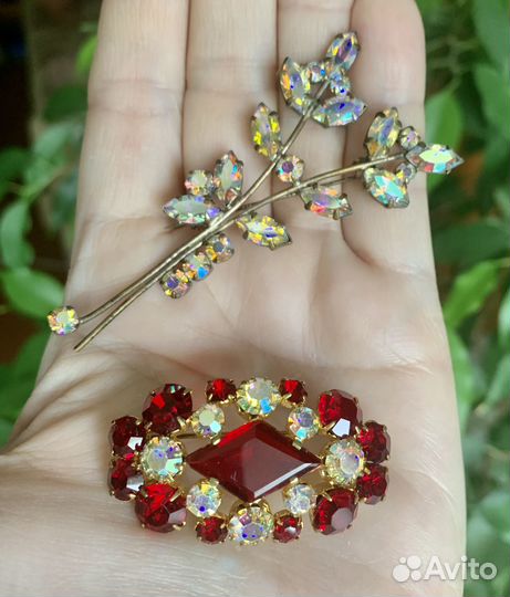 Сатиновые бусы и броши советского периода