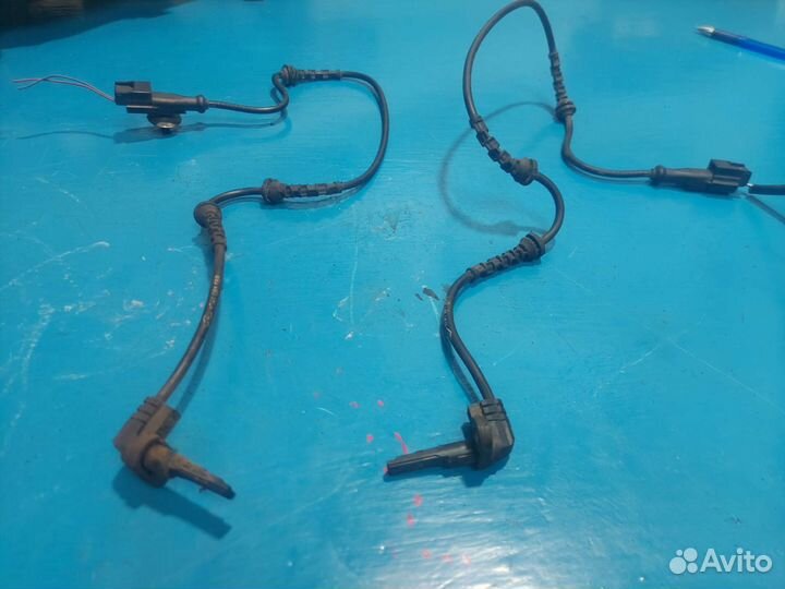 Датчик abs передний Renault Duster