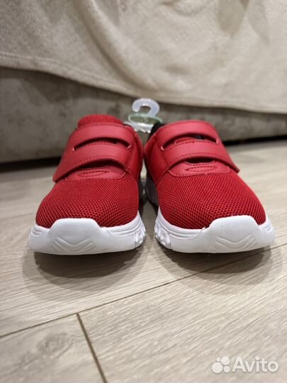 Кроссовки новые 32