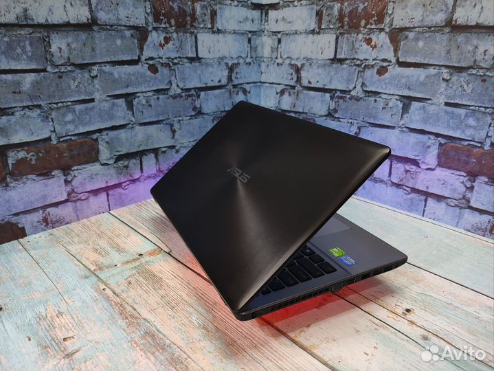 Игровой ноутбук Asus i3/8gb/2 видеокарты