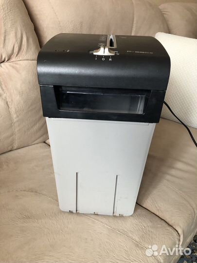 Уничтожитель бумаги шредер