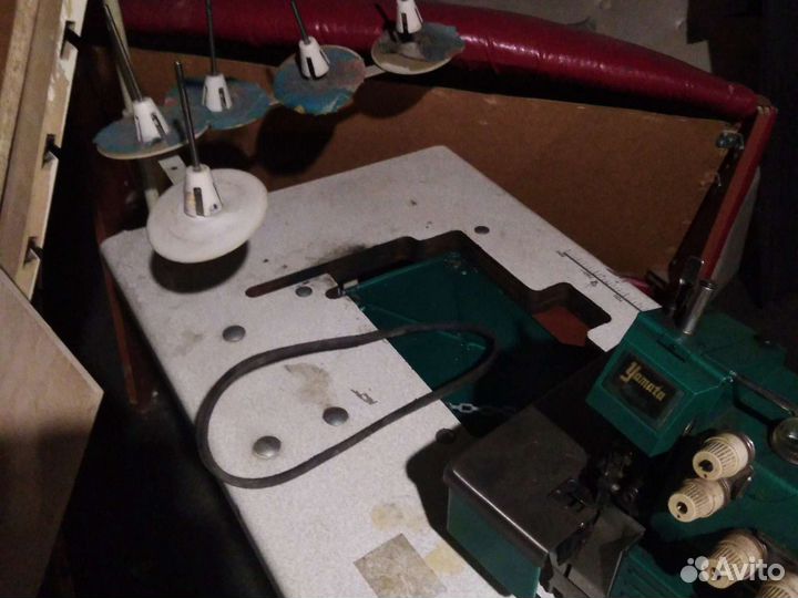 Аверлок пятинитка