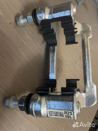 Скоба суппорта заднего Hyundai / KIA 582122s000