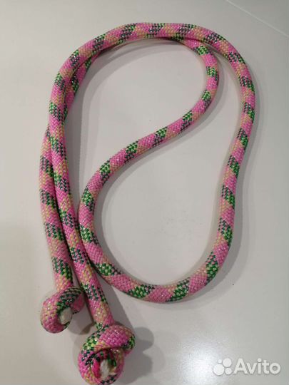 Одежда и скакалка для гимнастики