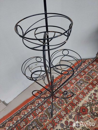 Подставка для цветов напольная кованая