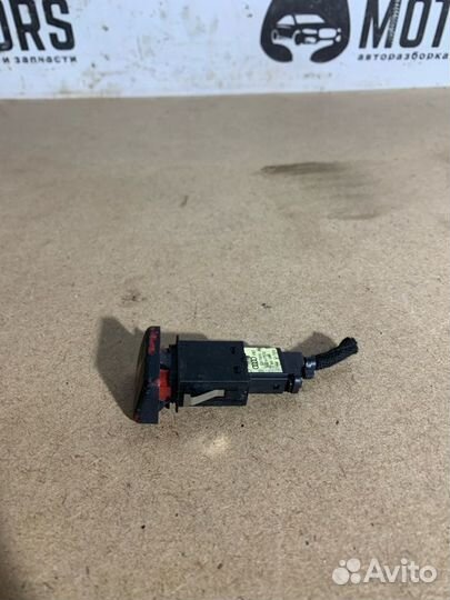 Кнопка аварийной сигнализации Audi A4 B7 BFB 1.8L