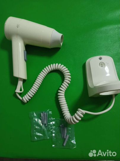 Фен с настенным держателем Starmix