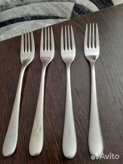 Сервировочнные 4вилки 4 ножа япония1т500