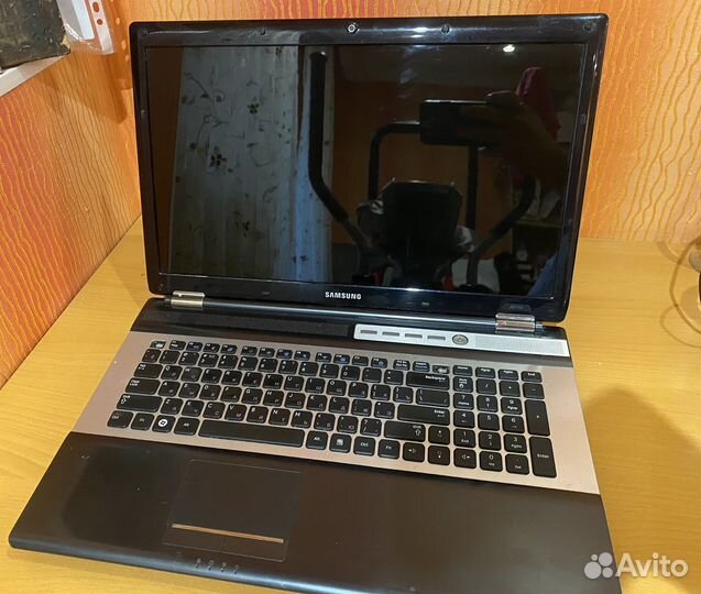 Ноутбук 17.3 samsung rf710