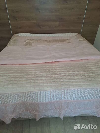 Покрывало на кровать новое