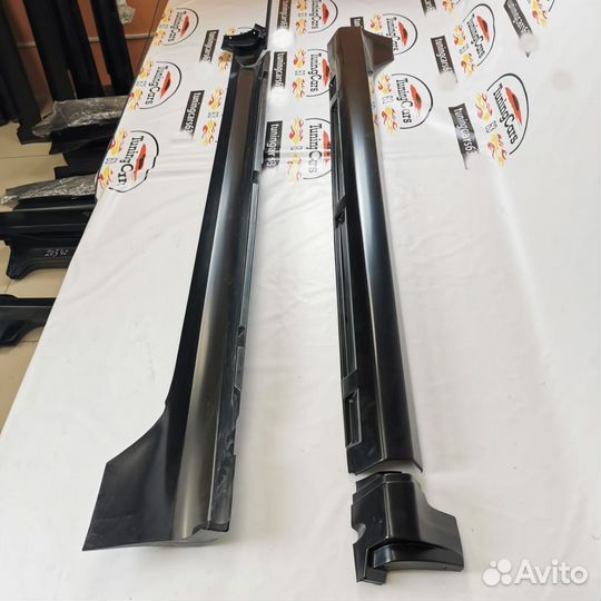 Пороги-накладки на Лада Веста (под окрас)